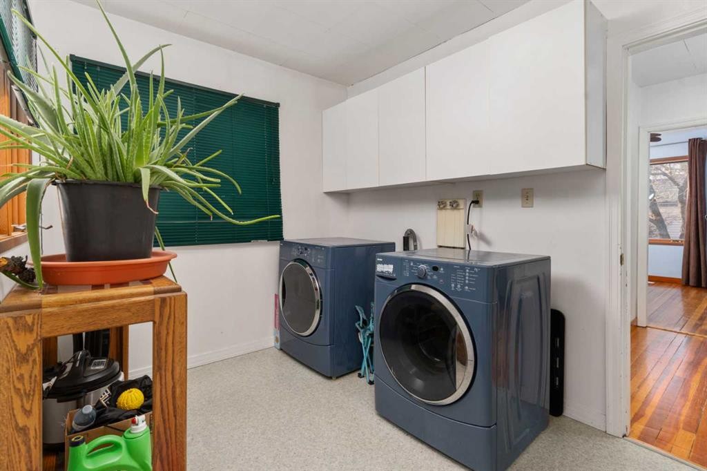 4936 49 Street, Hardisty, AB - Indoor Photo Showing Laundry Room