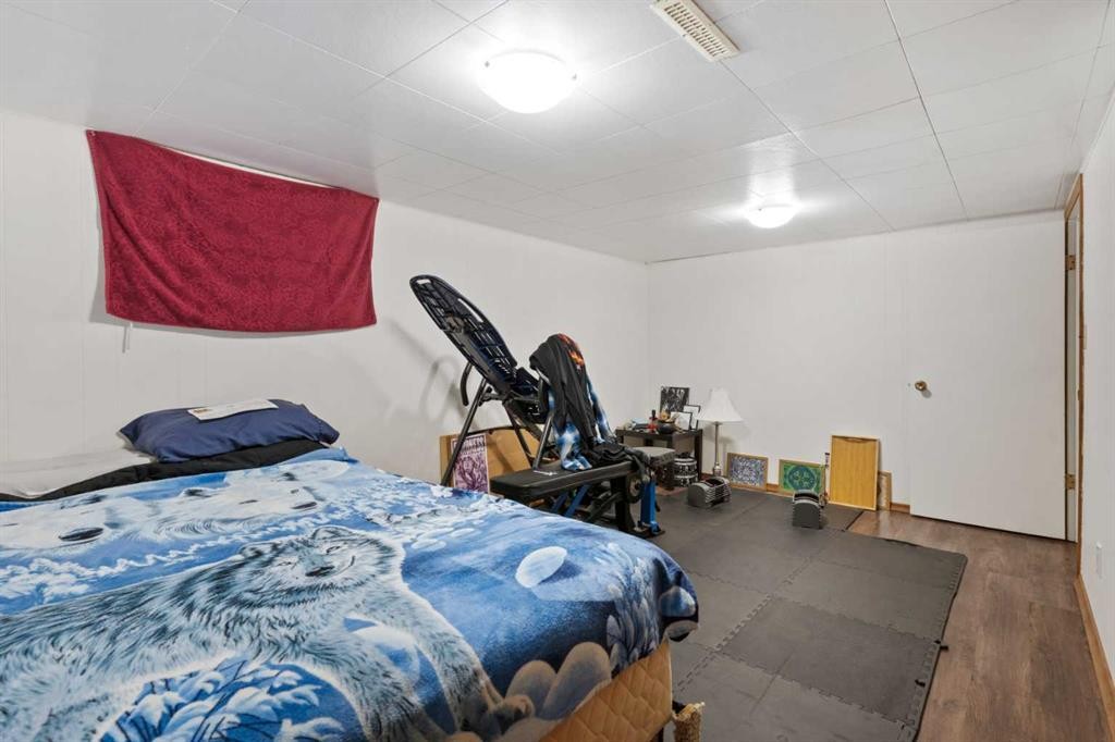 4936 49 Street, Hardisty, AB - Indoor Photo Showing Bedroom