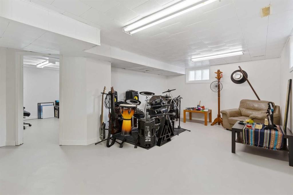 4936 49 Street, Hardisty, AB - Indoor Photo Showing Other Room