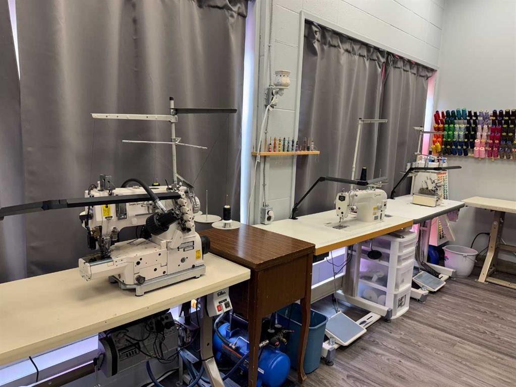 4-4902 50 Street, Ponoka, AB