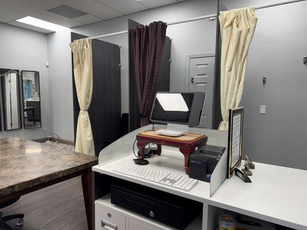 4-4902 50 Street, Ponoka, AB