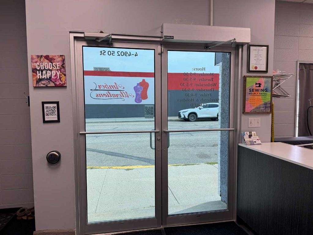 4-4902 50 Street, Ponoka, AB