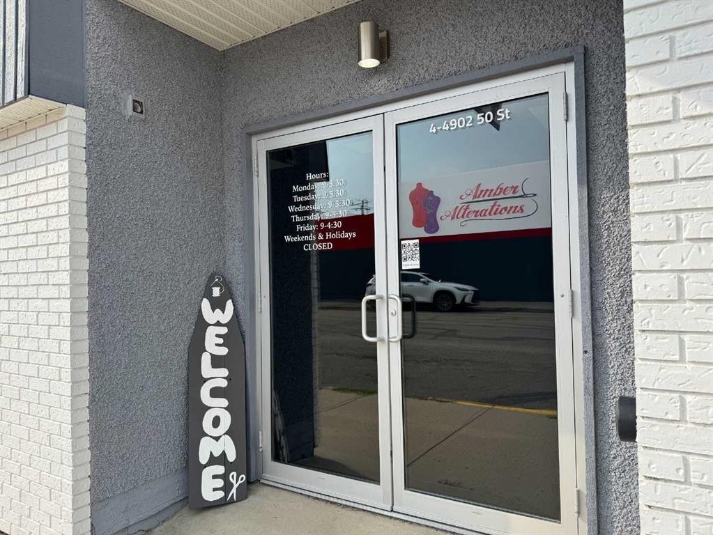 4-4902 50 Street, Ponoka, AB