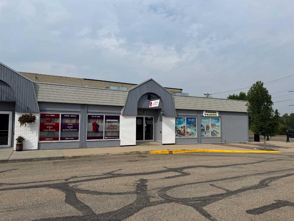 4-4902 50 Street, Ponoka, AB