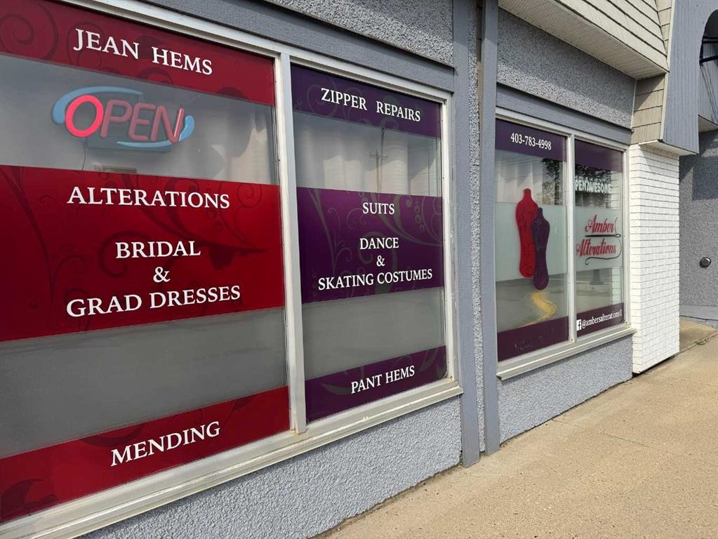 4-4902 50 Street, Ponoka, AB