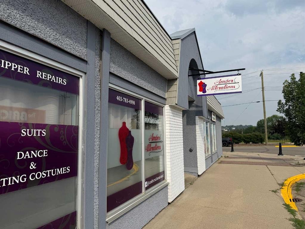 4-4902 50 Street, Ponoka, AB