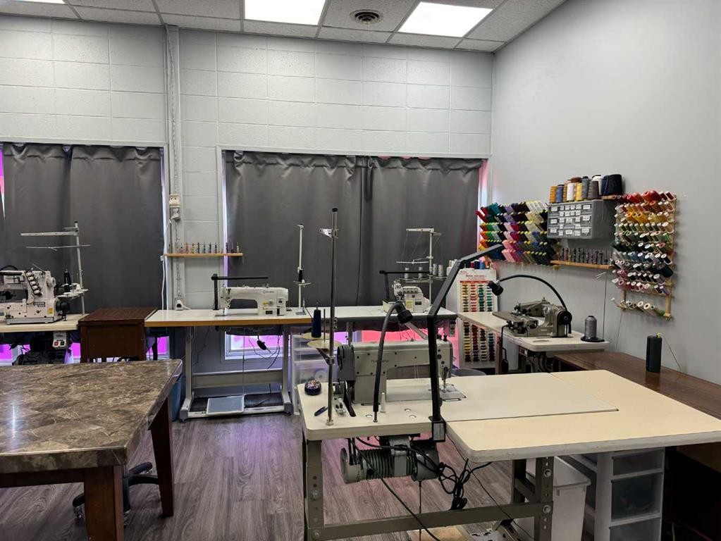 4-4902 50 Street, Ponoka, AB