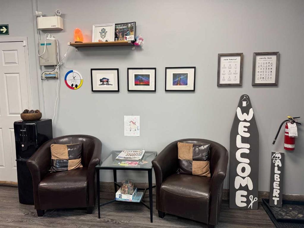 4-4902 50 Street, Ponoka, AB