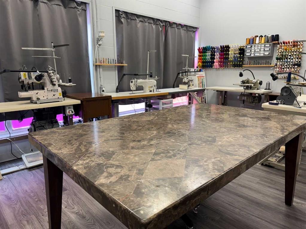 4-4902 50 Street, Ponoka, AB