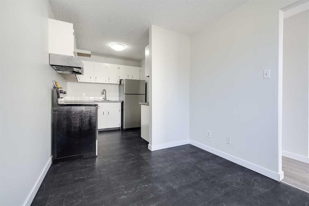 35-20 Alford Avenue, Red Deer, AB - Indoor Photo Showing Kitchen
