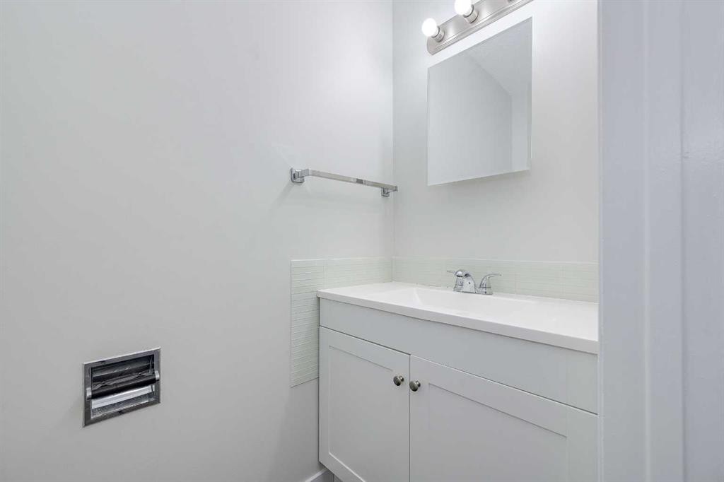 35-20 Alford Avenue, Red Deer, AB - Indoor Photo Showing Bathroom