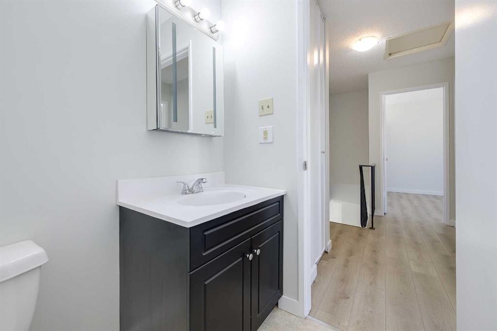 35-20 Alford Avenue, Red Deer, AB - Indoor Photo Showing Bathroom