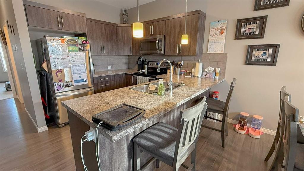 2-18 Athens Road, Blackfalds, AB - Indoor Photo Showing Kitchen