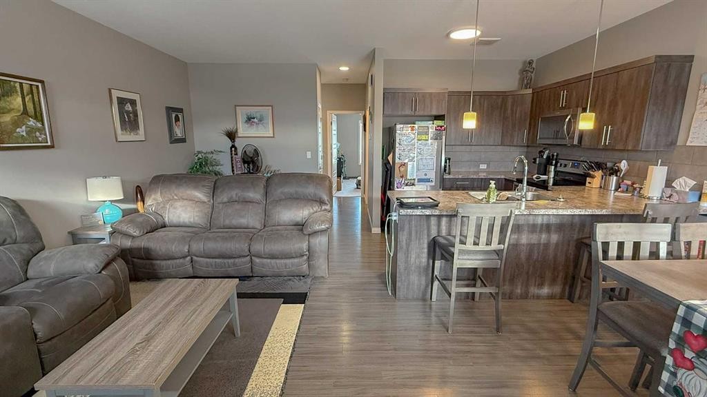 2-18 Athens Road, Blackfalds, AB - Indoor