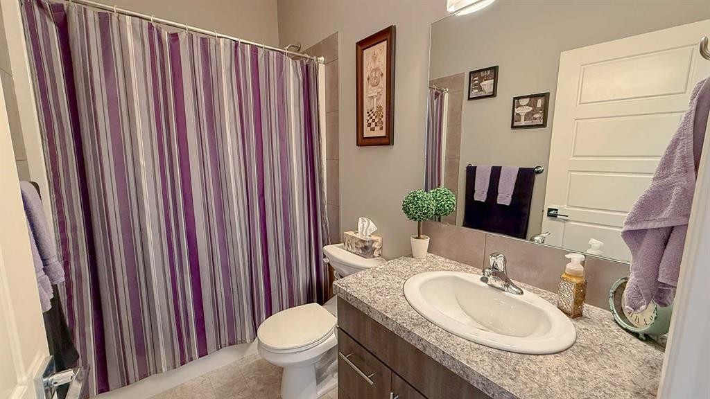 2-18 Athens Road, Blackfalds, AB - Indoor Photo Showing Bathroom
