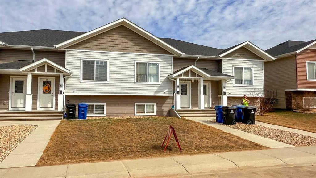 1-13 Athens Road, Blackfalds, AB - Outdoor With Facade