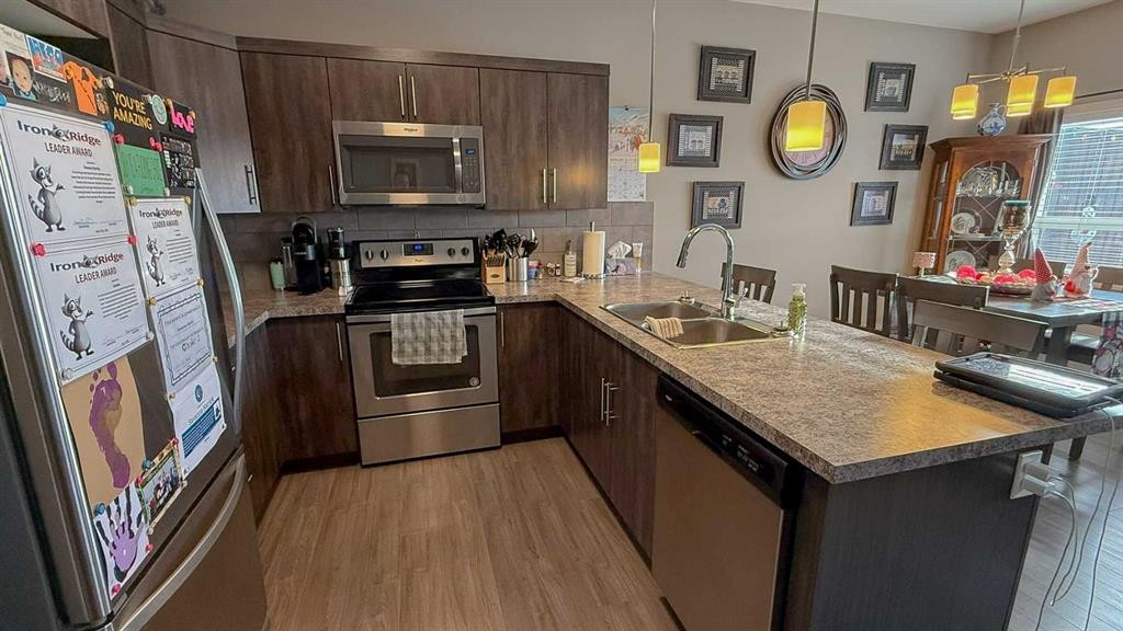 1-13 Athens Road, Blackfalds, AB - Indoor Photo Showing Kitchen With Double Sink