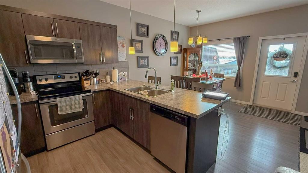 1-13 Athens Road, Blackfalds, AB - Indoor Photo Showing Kitchen With Stainless Steel Kitchen With Double Sink