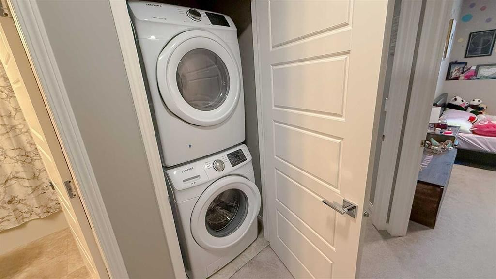 1-13 Athens Road, Blackfalds, AB - Indoor Photo Showing Laundry Room