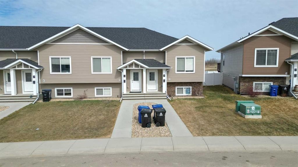 1-13 Athens Road, Blackfalds, AB - Outdoor With Facade