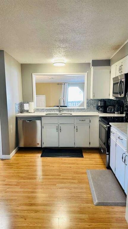 27 Penworth Place Se, Calgary, AB - Indoor Photo Showing Kitchen