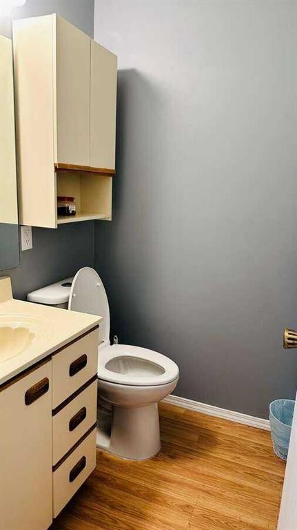 27 Penworth Place Se, Calgary, AB - Indoor Photo Showing Bathroom