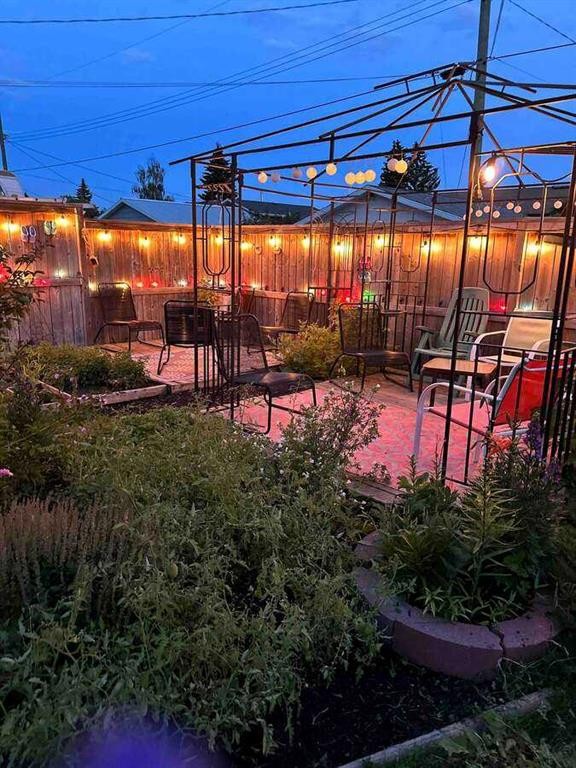 27 Penworth Place Se, Calgary, AB - Outdoor