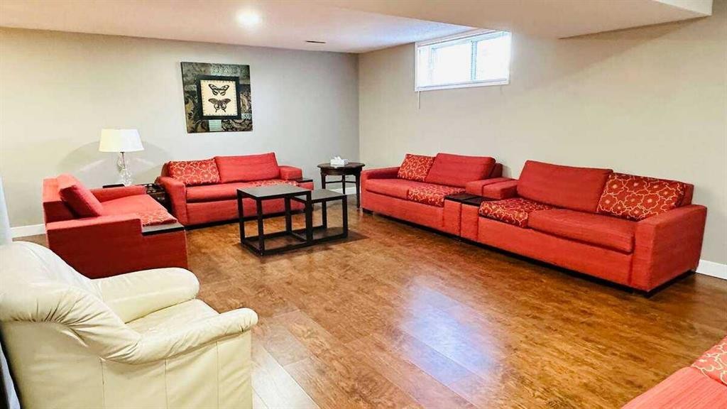 27 Penworth Place Se, Calgary, AB - Indoor