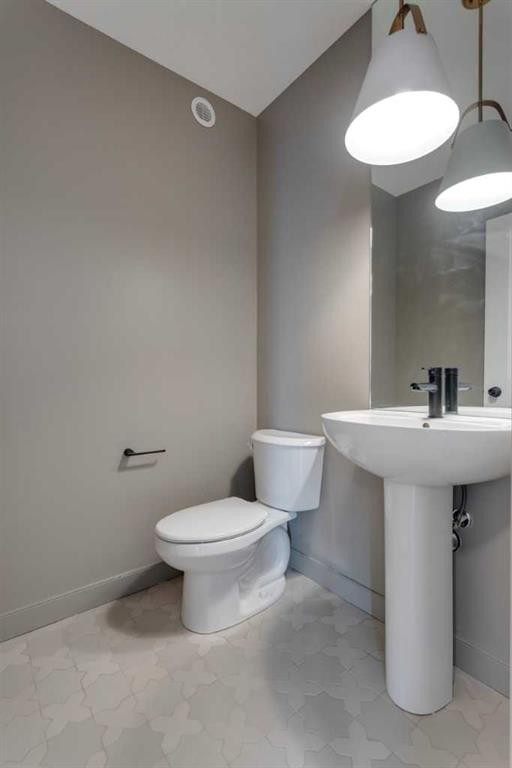 21 Bayview Mews Sw, Airdrie, AB - Indoor Photo Showing Bathroom
