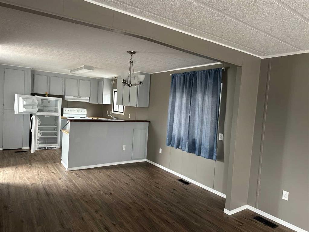 607 Limestone Way, Nordegg, AB - Indoor Photo Showing Kitchen