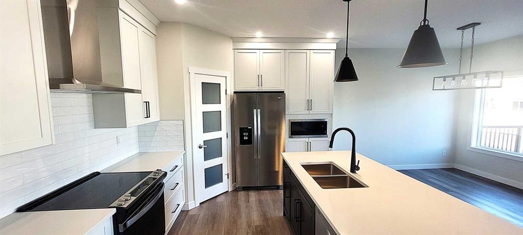 49 Emmett Crescent, Red Deer, AB - Indoor Photo Showing Kitchen With Stainless Steel Kitchen With Upgraded Kitchen