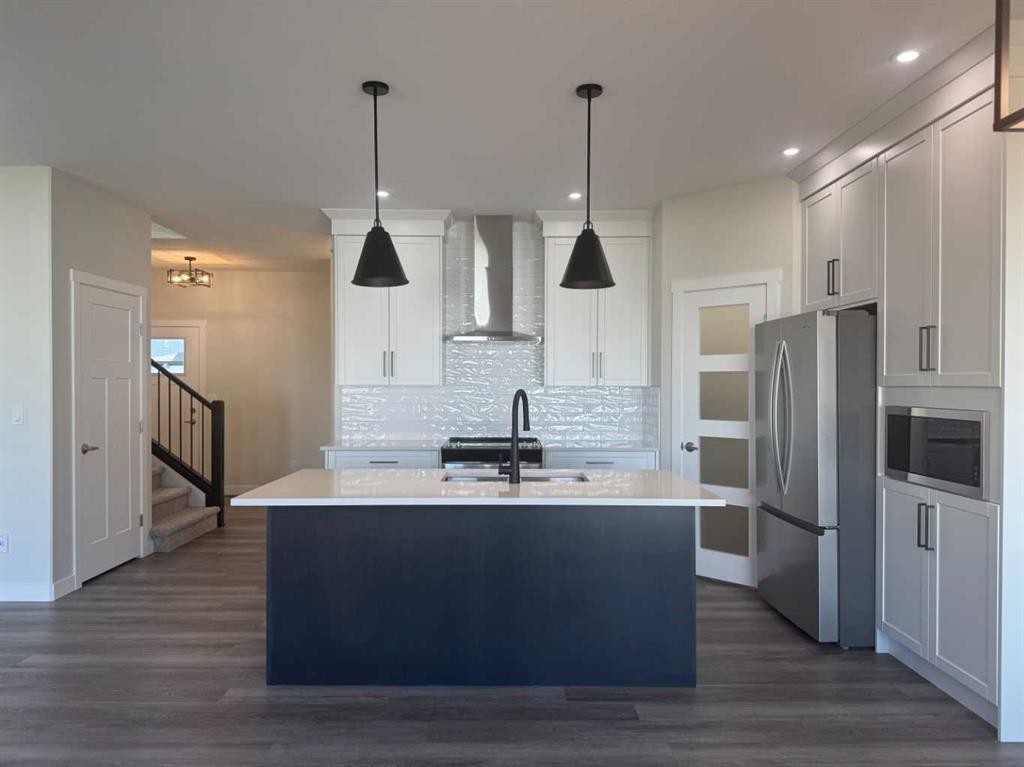 49 Emmett Crescent, Red Deer, AB - Indoor Photo Showing Kitchen With Stainless Steel Kitchen With Double Sink With Upgraded Kitchen