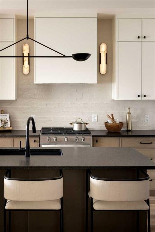 143 Creekview Avenue Sw, Calgary, AB - Indoor Photo Showing Kitchen With Upgraded Kitchen