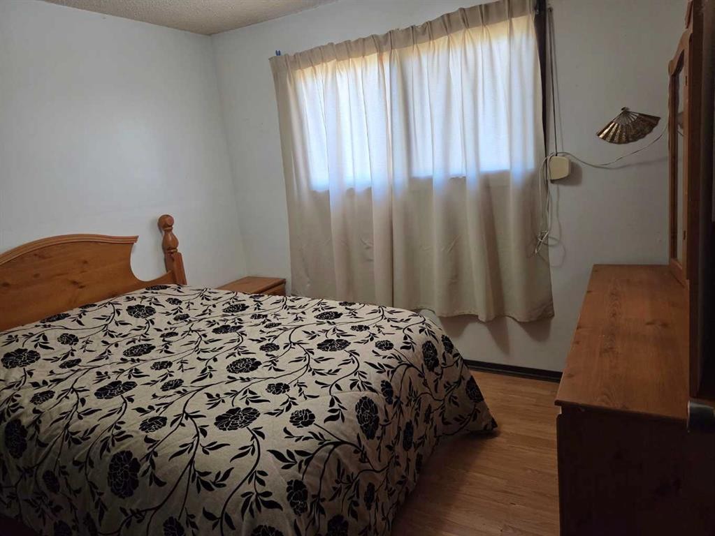 4421 44 Street, Castor, AB - Indoor Photo Showing Bedroom