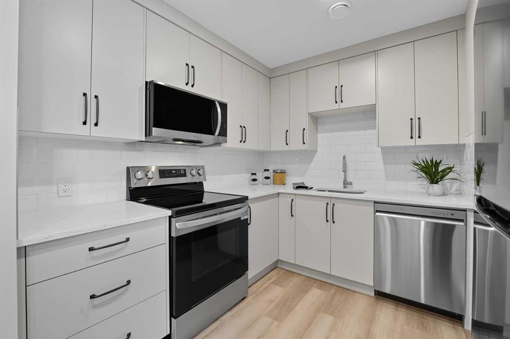 114 Palmer Circle, Blackfalds, AB - Indoor Photo Showing Kitchen With Upgraded Kitchen