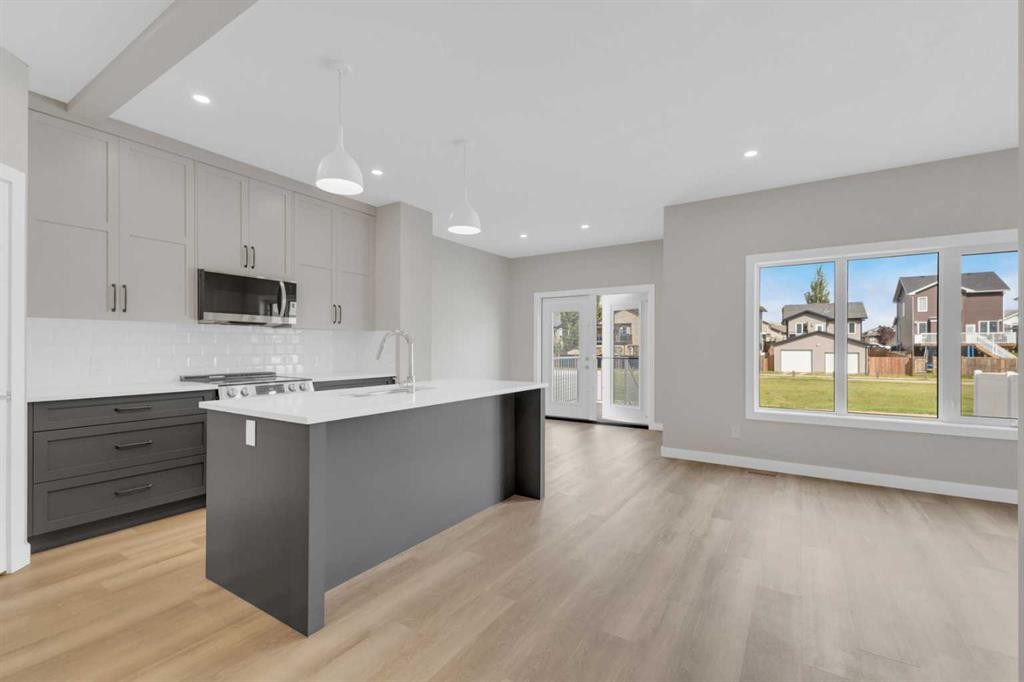 114 Palmer Circle, Blackfalds, AB - Indoor Photo Showing Kitchen With Upgraded Kitchen