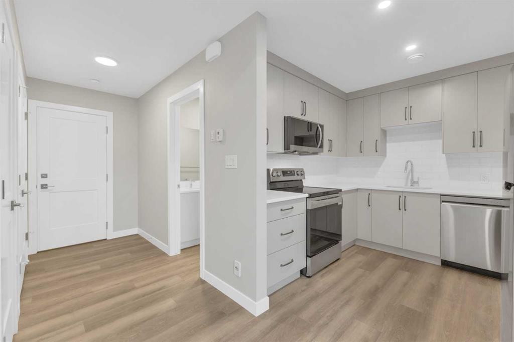 114 Palmer Circle, Blackfalds, AB - Indoor Photo Showing Kitchen With Upgraded Kitchen