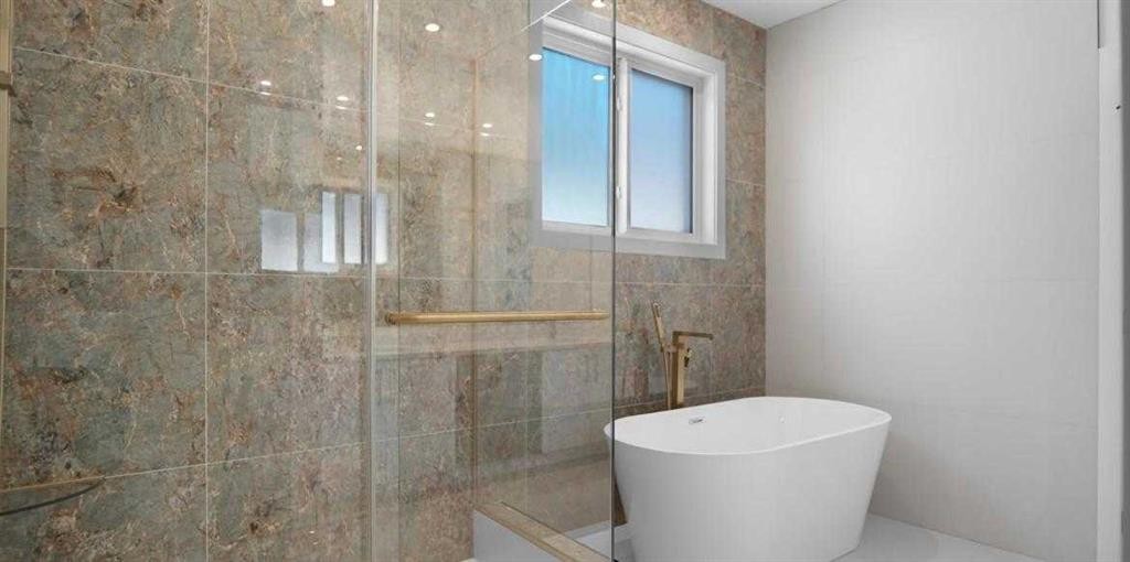 47 Everson Close, Red Deer, AB - Indoor Photo Showing Bathroom