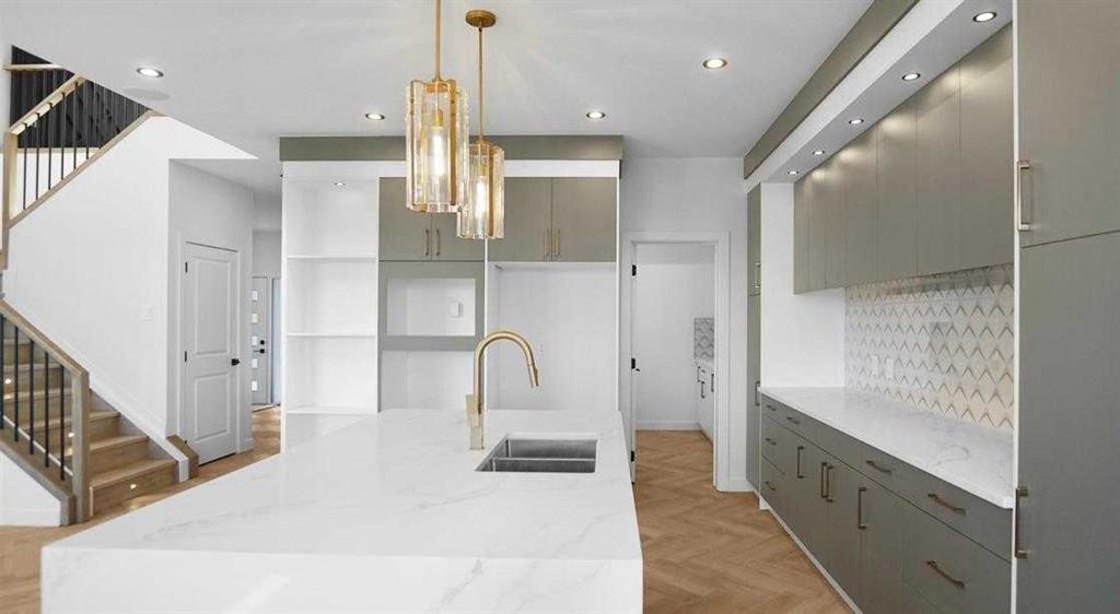 47 Everson Close, Red Deer, AB - Indoor Photo Showing Kitchen With Double Sink With Upgraded Kitchen