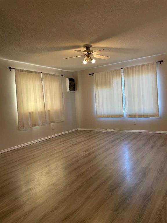 202 Railway Avenue, Veteran, AB - Indoor Photo Showing Other Room