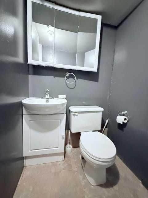 5040 51 Street, Hardisty, AB - Indoor Photo Showing Bathroom