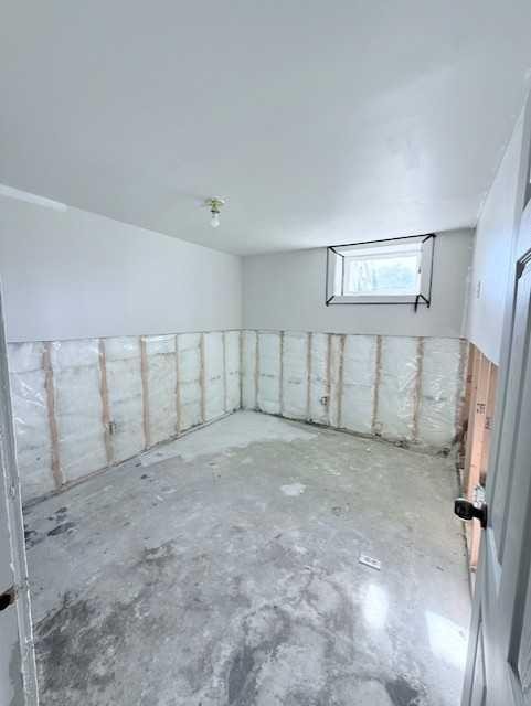 5040 51 Street, Hardisty, AB - Indoor Photo Showing Garage