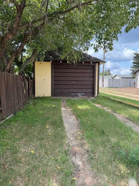 5040 51 Street, Hardisty, AB - Outdoor