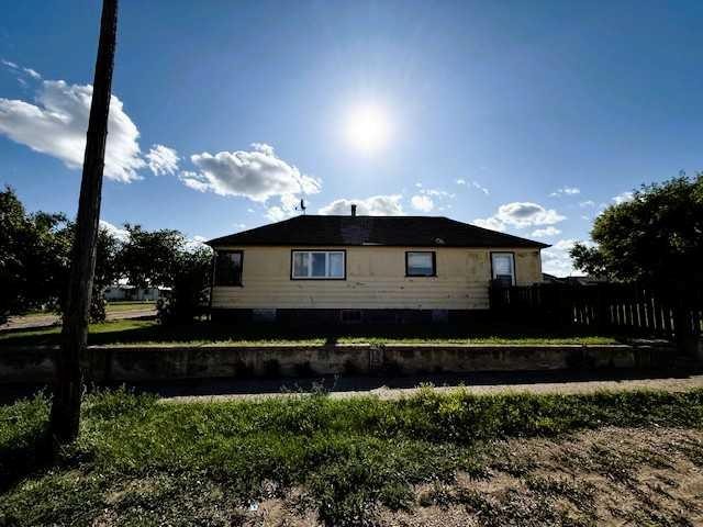 5040 51 Street, Hardisty, AB - Outdoor