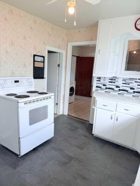5040 51 Street, Hardisty, AB - Indoor Photo Showing Kitchen