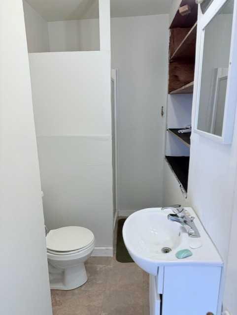 5040 51 Street, Hardisty, AB - Indoor Photo Showing Bathroom