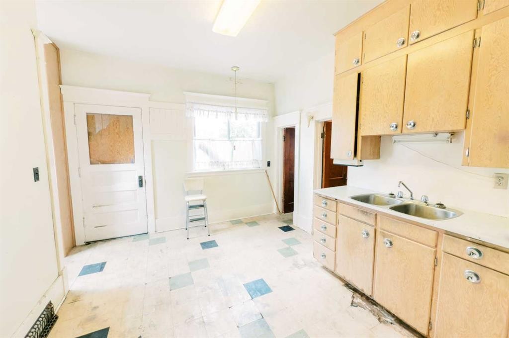 4406 47 Avenue, Stettler, AB