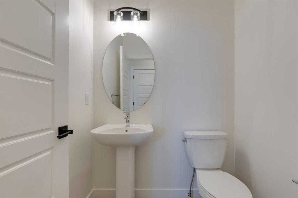 8546 Huxbury Drive Ne, Calgary, AB - Indoor Photo Showing Bathroom