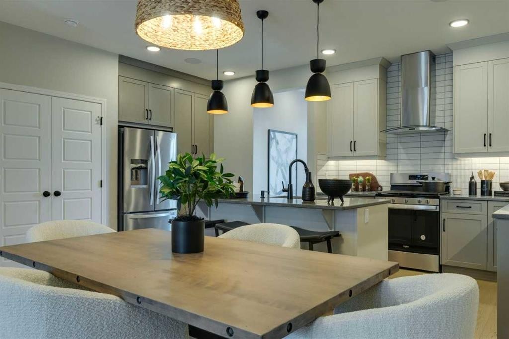 174 Mitchell Road Nw, Calgary, AB - Indoor