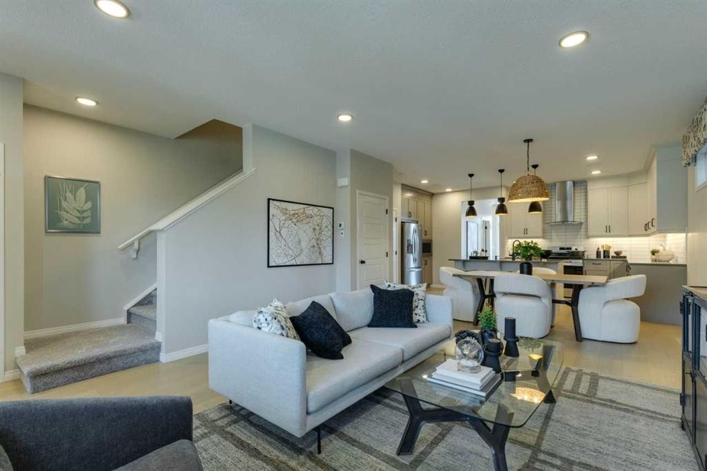 174 Mitchell Road Nw, Calgary, AB - Indoor Photo Showing Living Room